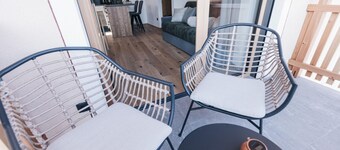 Zwischen Frischen Wäldern, Saftigen Wiesen und Imposanten Bergen Liegt Unser Hof