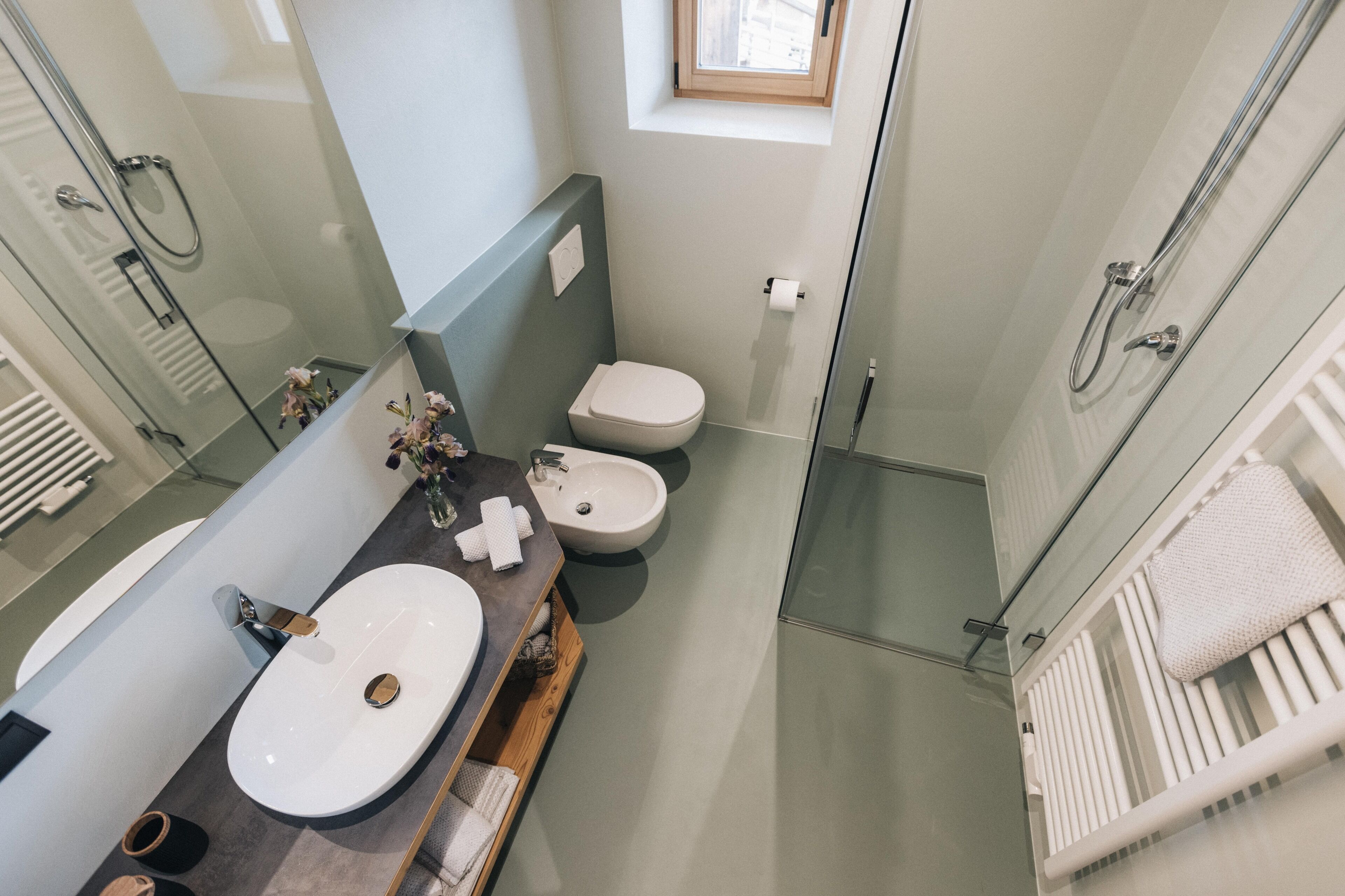 Dusche, Haartrockner, Bidet, Handtücher