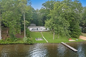 Exterior - Picture Perfect Dual Home on the Lake (Pullman)