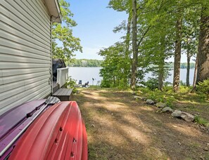 Property grounds - Picture Perfect Dual Home on the Lake (Pullman)