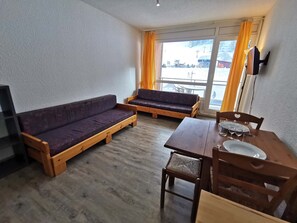 TV - Cozy studio at the foot of the slopes with balcony, TV and ski locker (Les Adrets-Prapoutel)