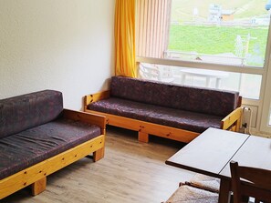 TV - Cozy studio at the foot of the slopes with balcony, TV and ski locker (Les Adrets-Prapoutel)