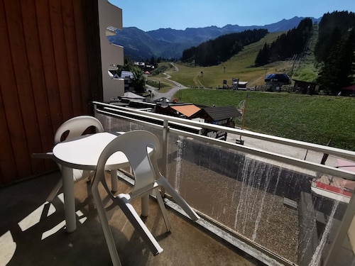 Cozy studio at the foot of the slopes with balcony, TV and ski locker