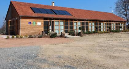 Ăco-gĂźte familial avec jardin, proche sentier randonnĂ©e