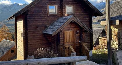 Charming Chalet for 8 with Pool, Terrace, and Mountain Views near Fontettes Lift