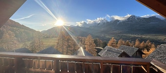 Charming Chalet for 8 with Pool, Terrace, and Mountain Views near Fontettes Lift