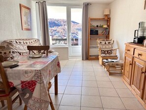 Dining - Apartment in Risoul, balcony, 2 rooms, sleeps 6, parking, pets allowed (Risoul)