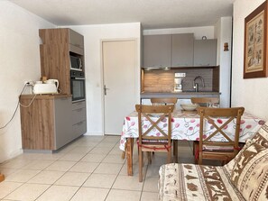 Interior - Apartment in Risoul, balcony, 2 rooms, sleeps 6, parking, pets allowed (Risoul)