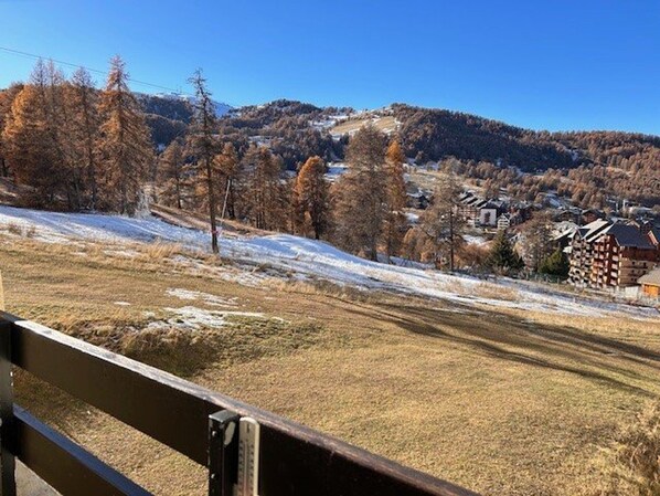 Property grounds - Apartment in Risoul, balcony, 2 rooms, sleeps 6, parking, pets allowed (Risoul)