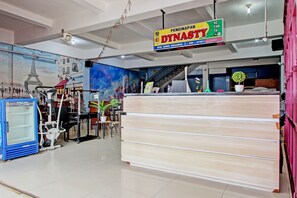 Reception - Capital O 93361 Dynasty Inn Syariah (Pekalongan)