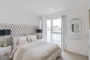 2 habitaciones, tabla de planchar con plancha y cuna de viaje 