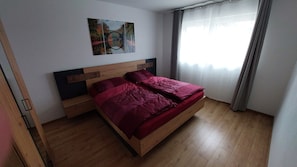 2 slaapkamers, een kluis op de kamer, een strijkplank/strijkijzer