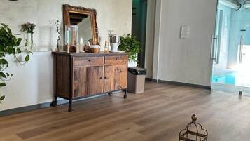 Couples treatment room(s), sauna, hot tub, steam room, body treatments