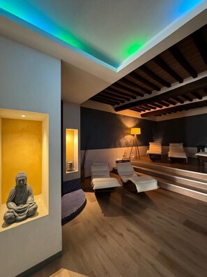 Couples treatment rooms, sauna, hot tub, steam room, body treatments - Cortona Resort Spa (Cortona)