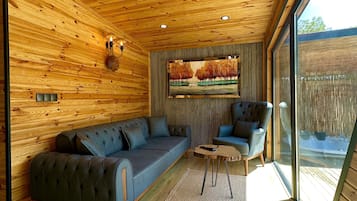 Deluxe Bungalow | Living area