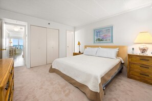 1 bedroom, WiFi, bed sheets - One Bedroom Oceanfront Condo with Outdoor Pool (Ocean City)