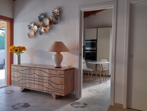 Télévision à écran plat de 32 pouces avec chaînes numériques