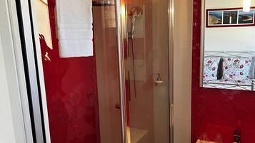 Comfort eenpersoonskamer | Badkamer | Handdoeken