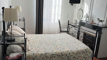 Comfort tweepersoonskamer | Verduisterende gordijnen, gratis wifi, beddengoed