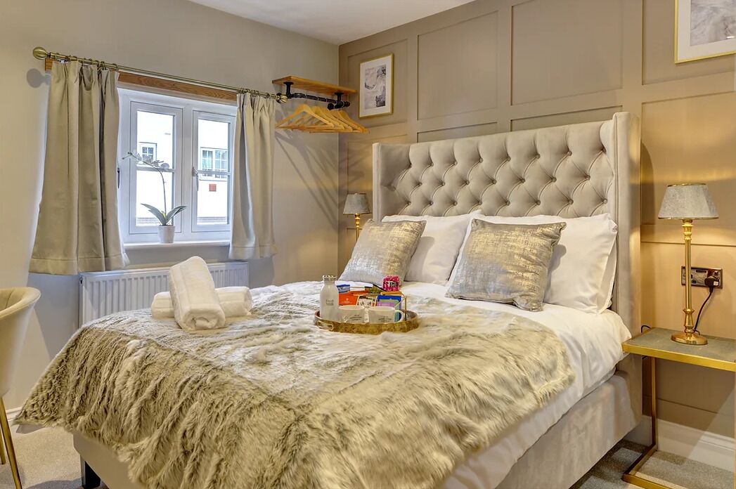 雙人房 | 書桌、隔音、免費 Wi-Fi