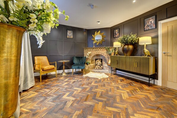 ฝ่ายต้อนรับ