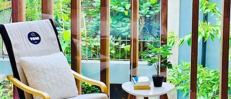 Deluxe Room | Living area
