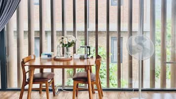 Panoramic Room | Living area