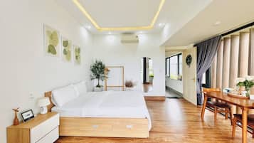 Panoramic Room | 1 bedroom, desk, blackout drapes, iron/ironing board