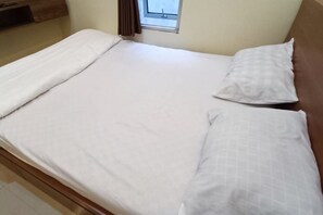 Kamar Double Deluks | Meja kerja, Wi-Fi gratis, dan seprai linen