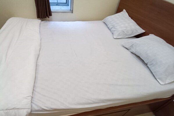 Deluxe Double Room | Desk, free WiFi, bed sheets