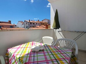 Outdoor dining - Holiday apartment with air conditioning (Pula)