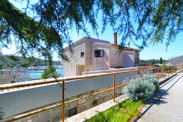 Property grounds - Holiday apartment with air conditioning (Pula)