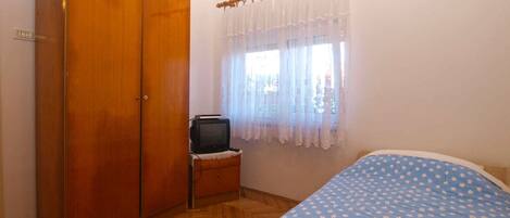 1 間睡房、熨斗/熨衫板、上網