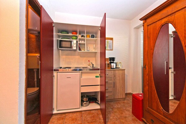 雪櫃、微波爐、爐具、廚房用具/餐具/器皿