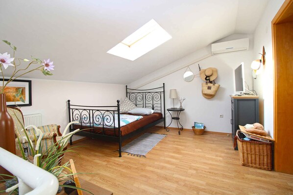 3 makuuhuonetta, silitysrauta/-lauta, internet