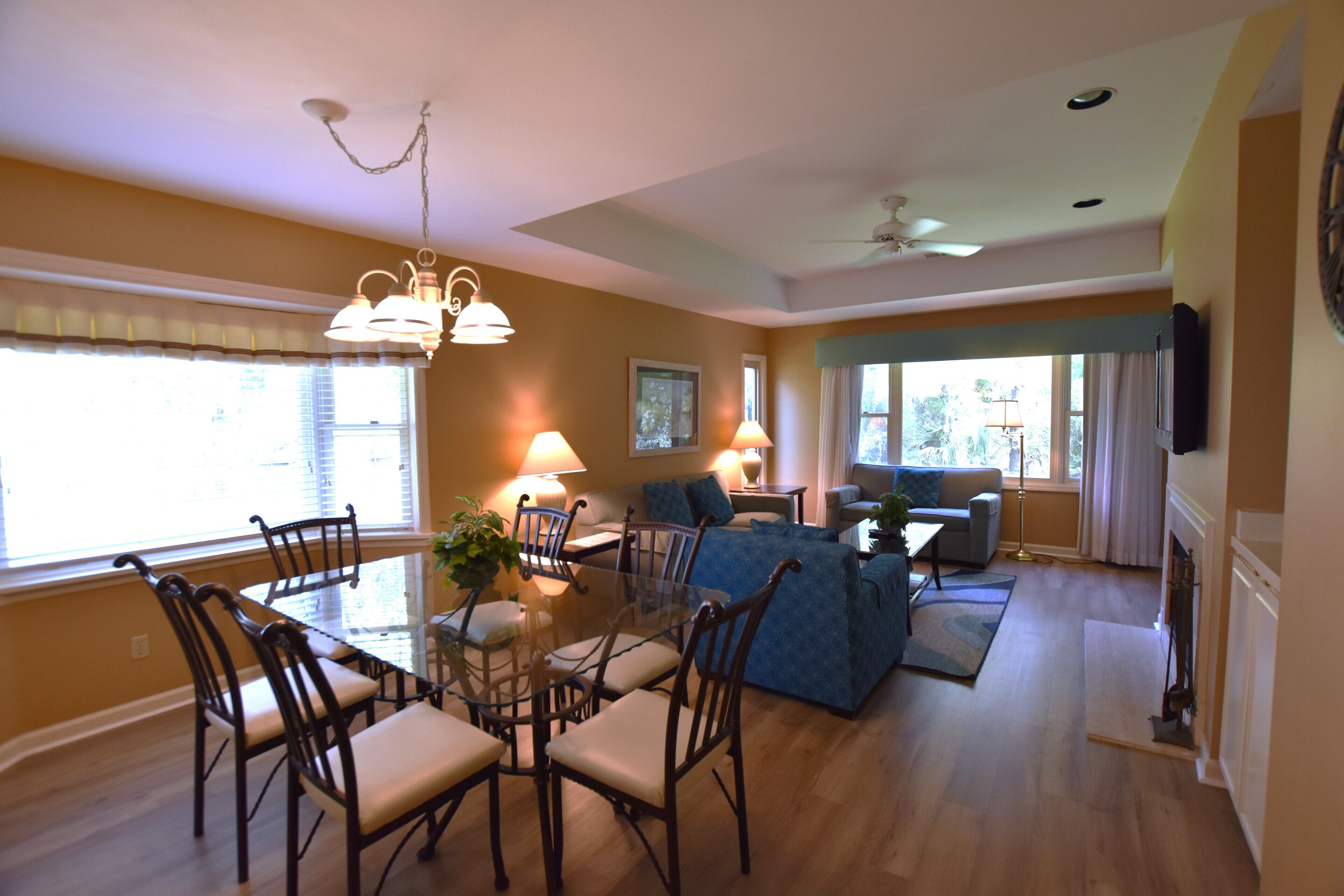 Televisión y chimenea 