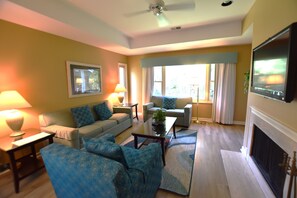 TV, fireplace - 3 Bedrooms at Brigantine Quarters 208 (Hilton Head Island)