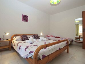 2 عدّة غرف نوم ومكواة/لوح كي وخدمة الإنترنت