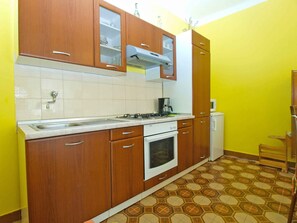 冷蔵庫、オーブン、コンロ、コーヒー / ティーメーカー