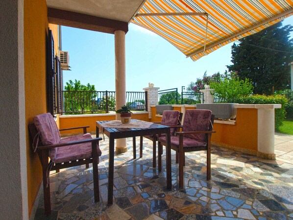 屋外ダイニングエリア