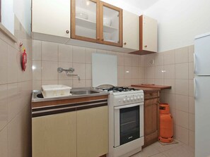 Fridge, oven, stovetop