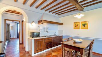 Apartemen | Area keluarga | Televisi layar datar 24-inci dengan saluran TV satelit