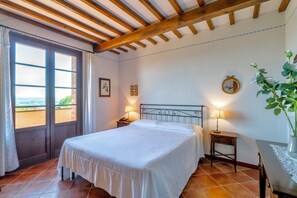 Apartment | In-room safe, free WiFi, bed sheets - Holiday-Home with pool in San Gimignano (San Gimignano)