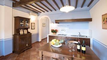 Apartment | Private kitchen | Fridge, oven, cookware/dishes/utensils