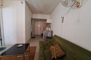 ห้องดีลักซ์ดับเบิล | บริเวณนั่งเล่น | ทีวีจอแบน 32 นิ้ว พร้อมช่องเคเบิล