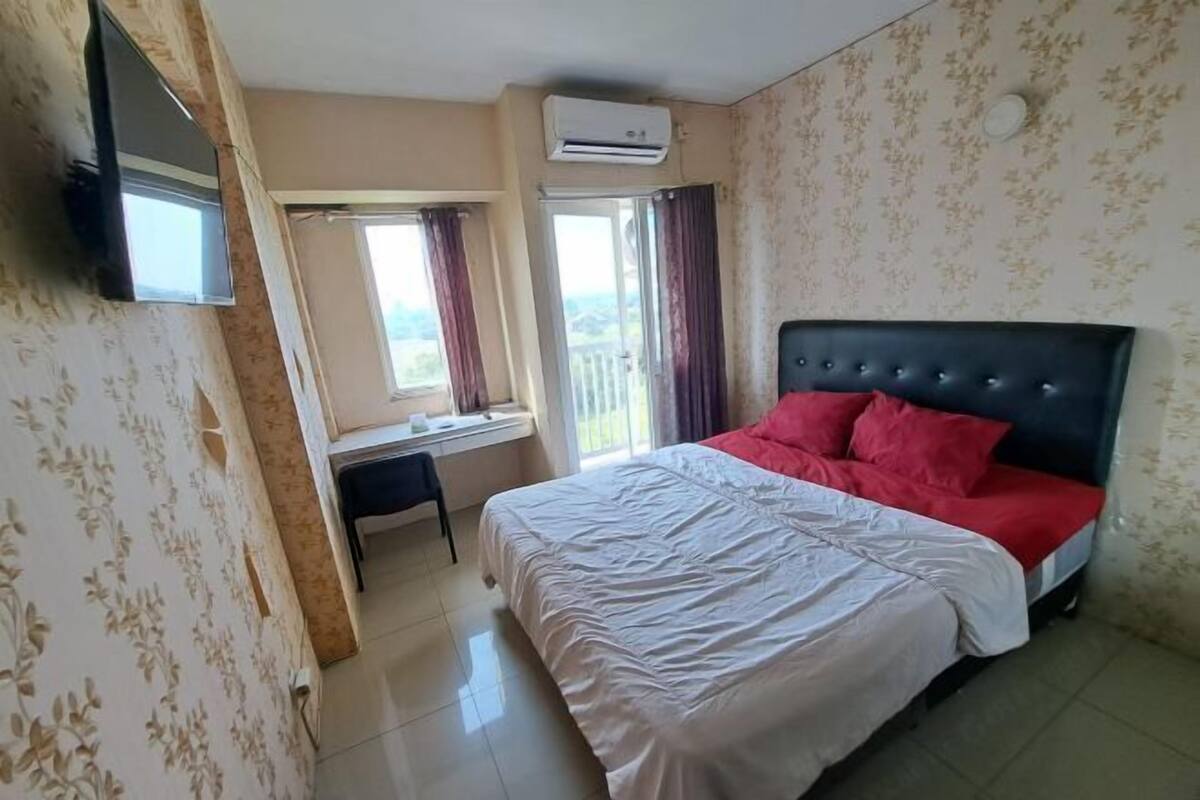 Escritorio, wifi gratis, ropa de cama