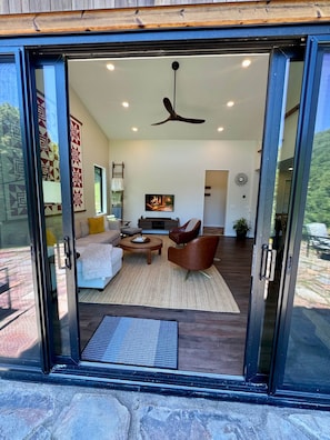 Interior - Quiet, Pet-friendly, Mountain Escape Near Wineries & Hiking (Etlan)