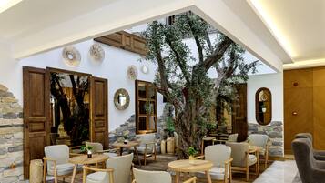 TV connectée de 32 pouces avec chaßnes par satellite