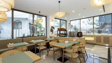 Petit déjeuner buffet compris tous les jours