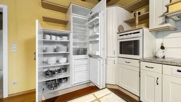 Kühlschrank, Ofen, Herdplatte, Geschirrspüler